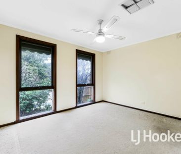 Family Home with Magnificent Gardens! - Photo 4