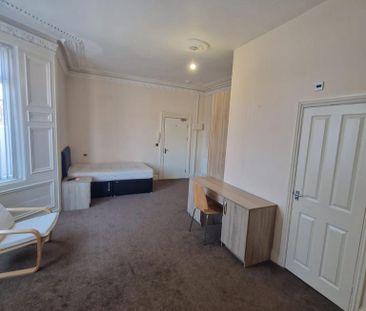 1 bedroom in a house share to rent - Photo 3