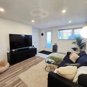 5 1/2, Ste-madeleine, bas de triple(style condo ), porte patio ,terrasse, cabanon, secteur sécuritaire, tranquille, près des services - Photo 2