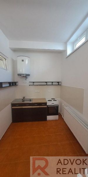 Pronájem bytu 1+1 33 m² - Photo 1