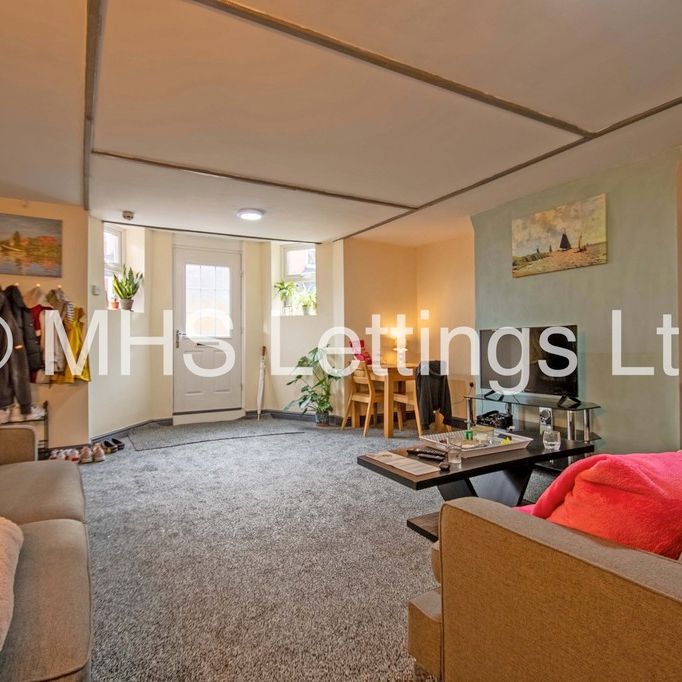 2 Bedroom Ground Floor Flat for rent in Regent Park Terrace - Photo 1