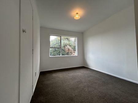 Spacious 3-Bedroom Home with a Big Garden – Pet Friendly! - Photo 2