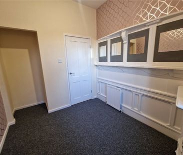 Moor End Lane, Dewsbury, West Yorkshire, WF13 - Photo 3