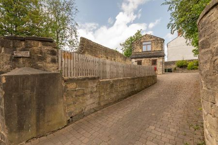 2 bedroom coach house to rent - Photo 4