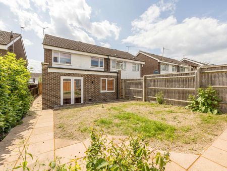 1 bedroom in a house share to rent - Photo 3