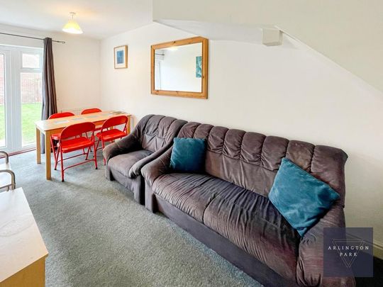 4 bedroom private hall to rent - Photo 1