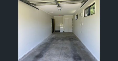 Modern Four Bedroom Home with Spacious Living - Photo 5