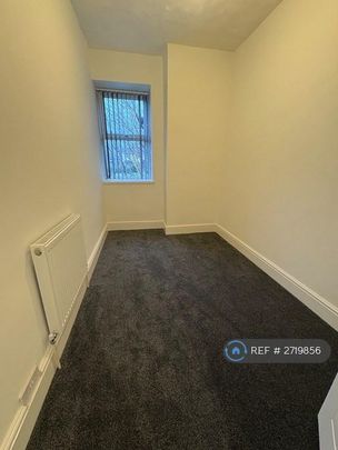 4 bedroom end of terrace house to rent - Photo 1