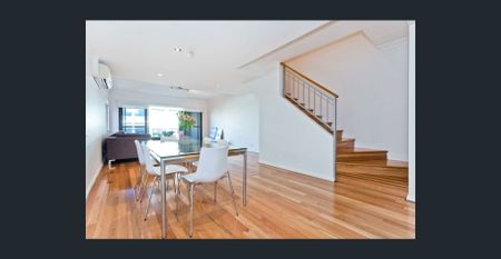 12/2 Agnew Way, Subiaco, WA 6008 - Photo 2