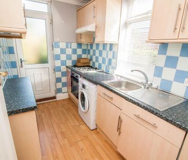 3 bedroom semi-detached house to rent - Photo 6