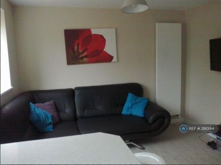 1 bedroom in a house share to rent - Photo 3