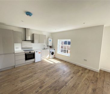 A lovely modern one bedroom flat close to the train station and cit... - Photo 5