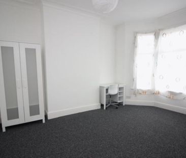 4 bedroom terraced house to rent - Photo 2