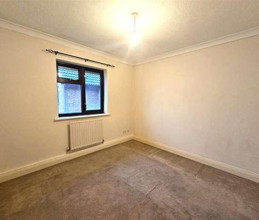 East Station Road, Aldershot, GU12 - Photo 2