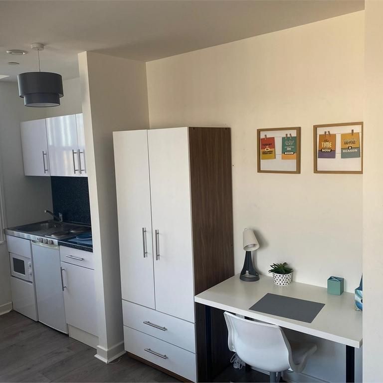 Studio to rent - Photo 1