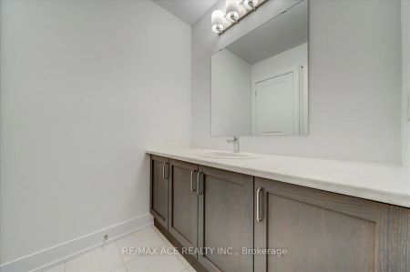 Condo Townhouse For Lease | E9033646 - Photo 4