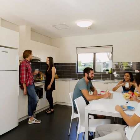 Four Bedrooms Poolside - Photo 4