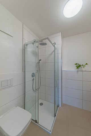 Miete inkl. Nebenkosten: 1.390 € pro Monat, plus Strom, inkl. Heizung - Photo 5