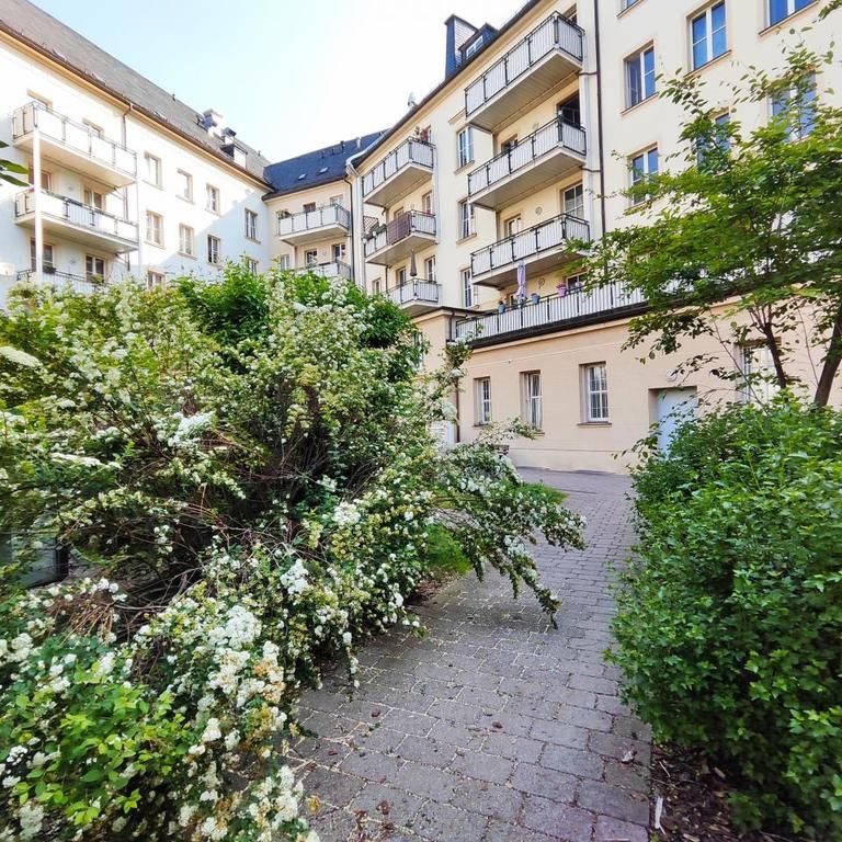 Geräumige Altbauwohnung mit mit Blick zur Gastromeile - Foto 1