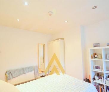 4 bedroom semi-detached house to rent - Photo 4