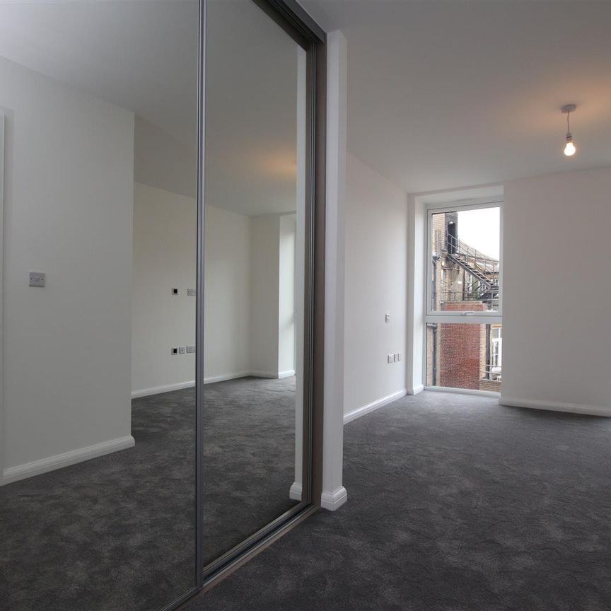 2 bedroom Apartment to let - Photo 1