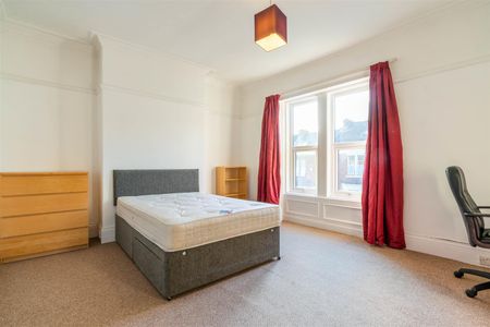 4 bed terraced house to rent in Warwick Street, Heaton, NE6 - Photo 2