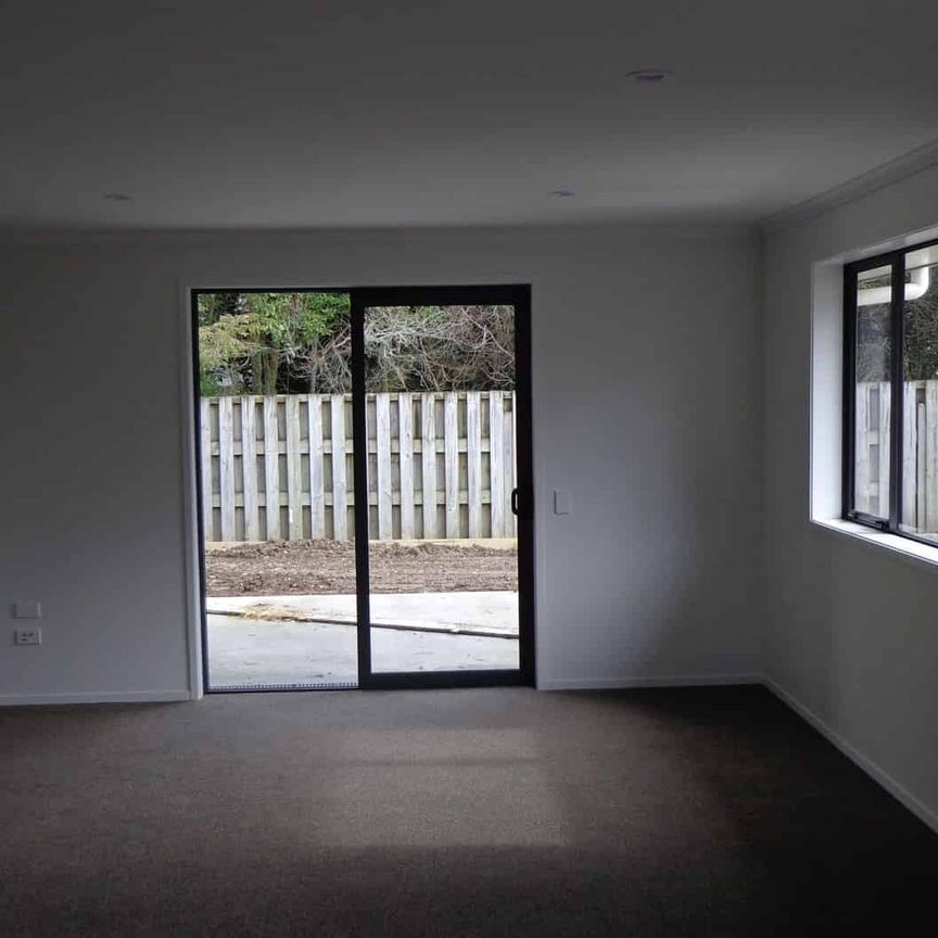 2/206 Te Kowhai Road - Photo 1