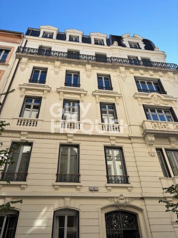 LYON 2 JARENTE - Photo 3