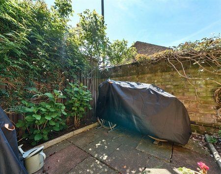 Kennet Close, London, SW11 - Photo 5