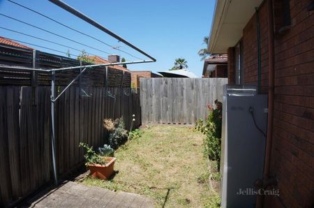 2/58 Rennie Street, Coburg - Photo 4