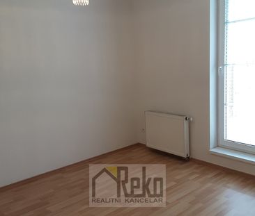 Pronájem bytu 2+kk 61 m², V Zahradách, Beroun - Photo 3