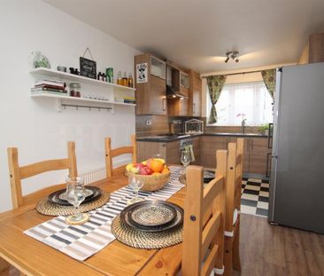 3 bedroom House To Let Total Size: 915 SQ FT - Photo 6