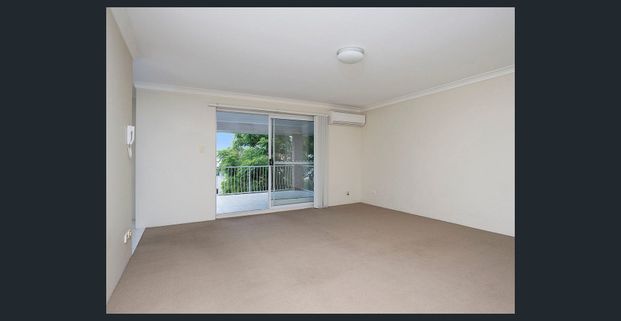 Perfect Location ! - Photo 1