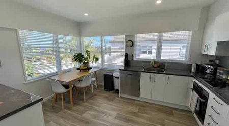 Newly Renovated Two Bedroom Home With Sea Views In Milford - Photo 4