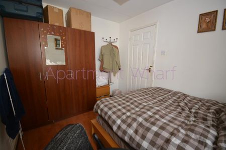 1 bedroom in a flat share to rent - Photo 5