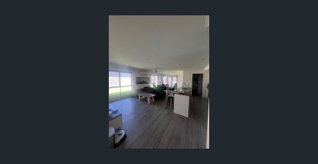 Looking for space, comfort, and a great location? - Photo 3