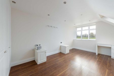 3 bedroom flat to rent - Photo 4