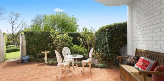 Exclusive Raleigh Park house sized 3 bedroom garden apartment! - Photo 2