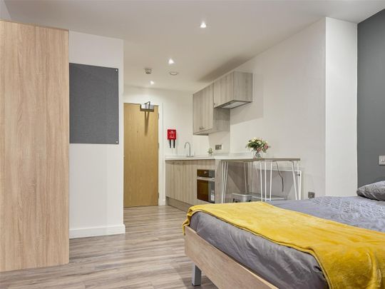 College Green, Bristol - Photo 1