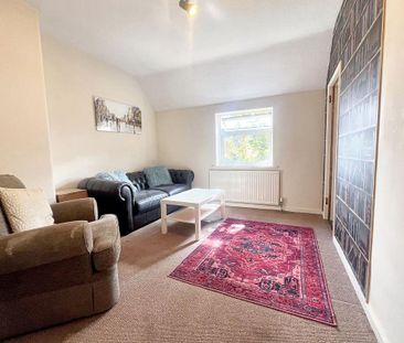 4 bedroom semi-detached house to rent - Photo 2