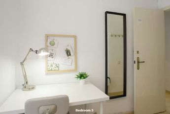 Avenida del Reino de Valencia, Valencia, Valencian Community 46005