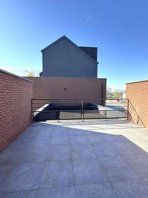 Situation privilégiée au centre de Forville (Fernelmont), au 1er étage de cette nouvelle résidence, très bel appartement 2 chambres avec grande terrasse, cave en sous-sol et 2 parkings extérieurs ! - Foto 1