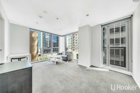 Premium location with urban skyline views - Photo 2