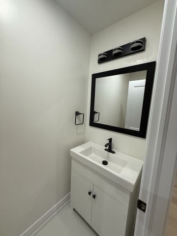 For Lease - 5 Bromley Crescent, Brampton, Ontario - Photo 4