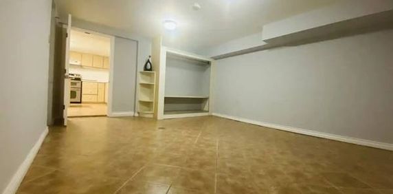 🏡 $1900 - A spacious private apartment with 1 Bed, 1 Bath & Parking - Photo 2