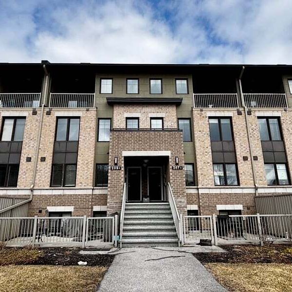 289 Titanium Private, Convent Glen, Ottawa, ON - Photo 1