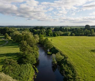 A distinguished 17th Century country house of exceptional scale and grandeur, set within a private and secluded estate. - Photo 3