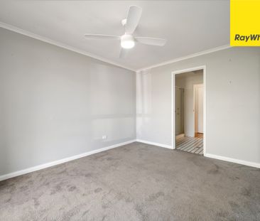 Home Comforts - Three bedroom plus study family home - Photo 2