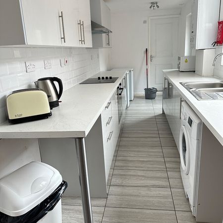 3 Bed Terraced House, Irving Road, CV1 - Photo 3