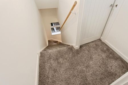 4 bedroom terraced house to rent - Photo 3